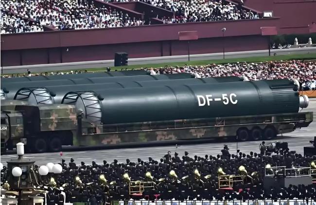 中國(guó)軍號(hào)發(fā)布視頻:導(dǎo)彈起豎震撼全球