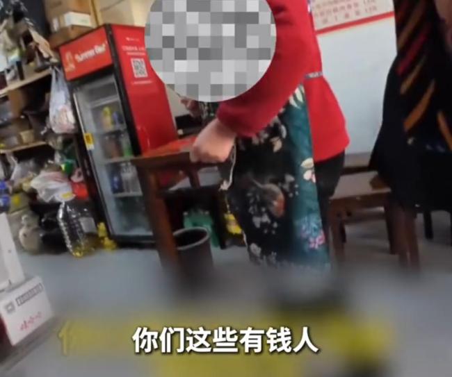 女子不花一分钱体验生活蹭饭被拒 老板娘教育引共鸣