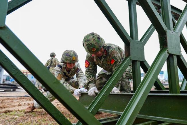 艦艇編隊“遭襲”！直擊後裝綜合保障演練現場