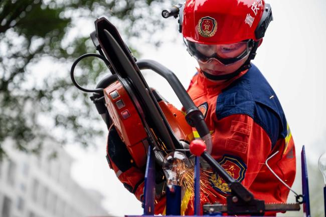 重慶應(yīng)急救援隊(duì)伍年度“大比武” 絕活兒競(jìng)技展風(fēng)采