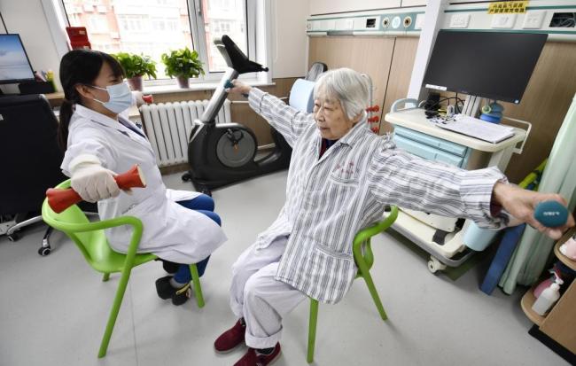 中國多地推進(jìn)居家適老化改造 “銀發(fā)族”生活更安心