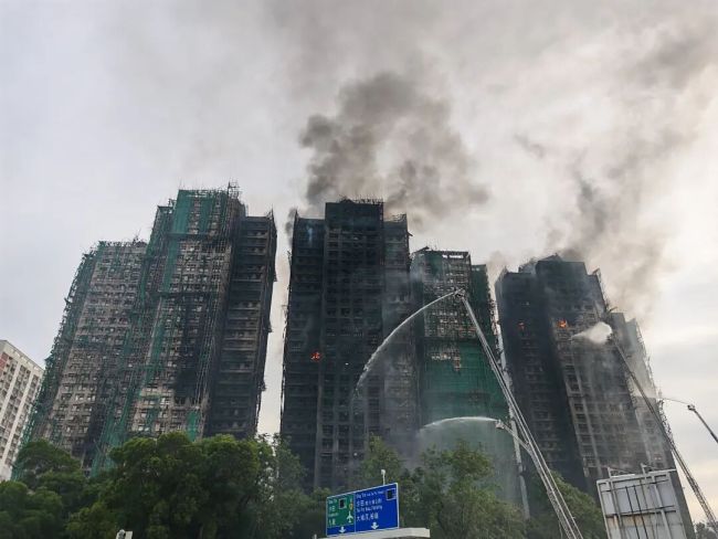 直击香港大埔火灾庇护中心 伤亡惨重救援紧张