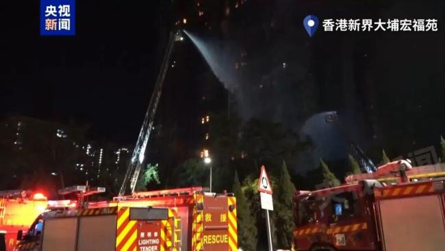 大埔火灾已致40人遇难，香港警方以涉嫌误杀罪拘捕3人 工程公司负责人被捕