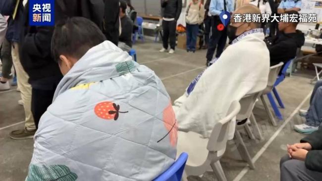 民众筹集物资支援香港大埔火灾现场 全城动员共渡难关