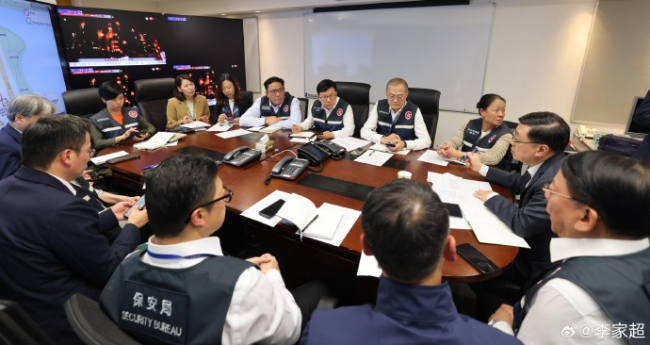 香港火灾多名失联者失联超9小时 火势猛烈伤亡惨重