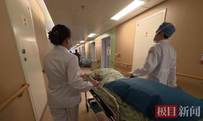 65岁母亲不顾全家反对割肾救子 母爱无疆