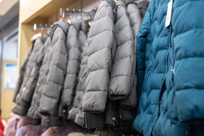 原材料暴涨导致羽绒服越来越贵?揭秘背后真相