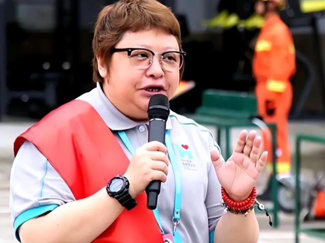 陈小春应采儿捐款100万 明星善举暖人心