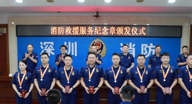 深圳市民連夜跨城馳援香港 深港聯(lián)動(dòng)救援受關(guān)注