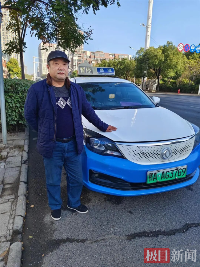 醉酒男子错把密码当车费 转对方6万余元 司机诚信归还