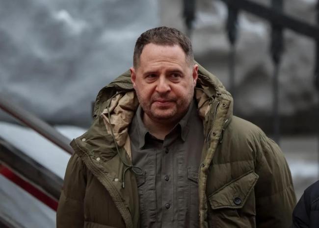 泽连斯基助手辞职后称要“奔赴前线”