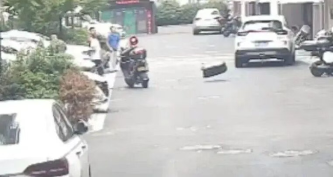 30斤行李箱从6楼砸下 男子高空抛物被刑拘