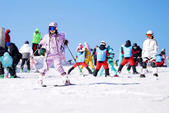 300元滑雪服被凍哭的年輕人焊身上了 都市打工人新寵