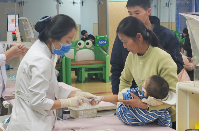 流感增多 家长带娃就医哪些时段可避开就诊高峰？