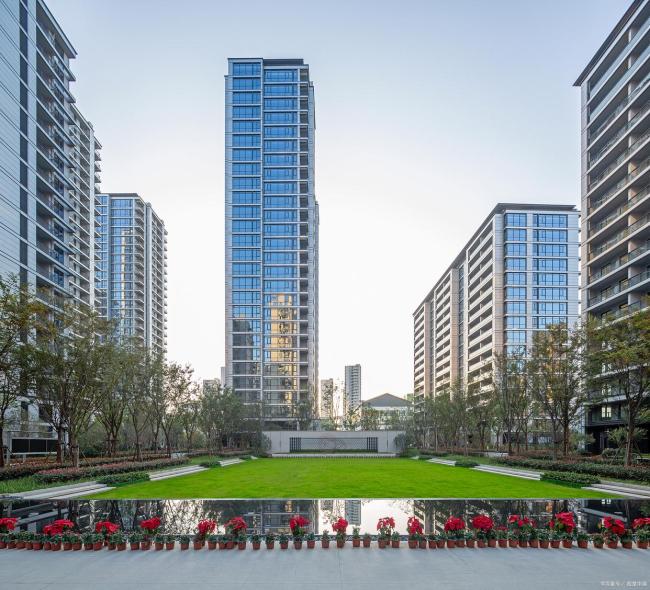 萬科也走到“十字路口”了嗎 債務(wù)展期成關(guān)鍵拐點