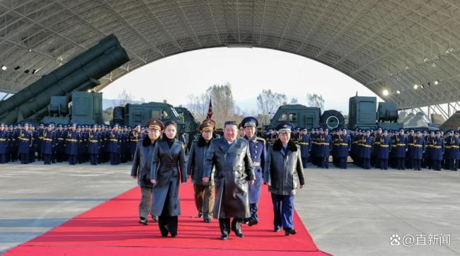 金正恩携女穿“亲子装”出席活动 庆祝空军成立80周年