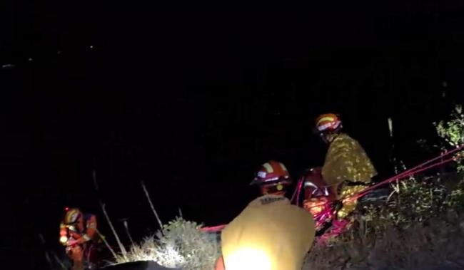 福建男子从悬崖坠落被一棵树救下 生死瞬间的奇迹