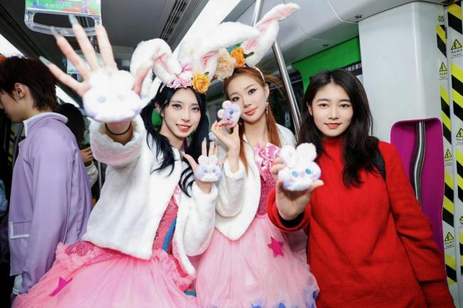 “疯狂动物城”空降长沙地铁 萌力全开引发市民互动热潮