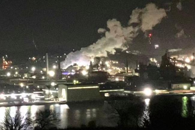 日本一鋼鐵廠發生爆炸並引發火災 大火仍未撲滅