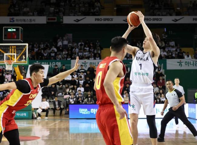 说什么了？中国男篮赛后在更衣室开会近2小时 双败韩国引反思