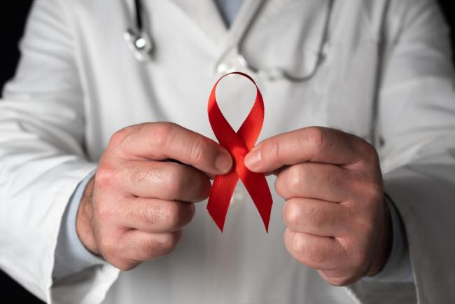 大三男生网络交友3个月感染艾滋病 年轻人群需警惕