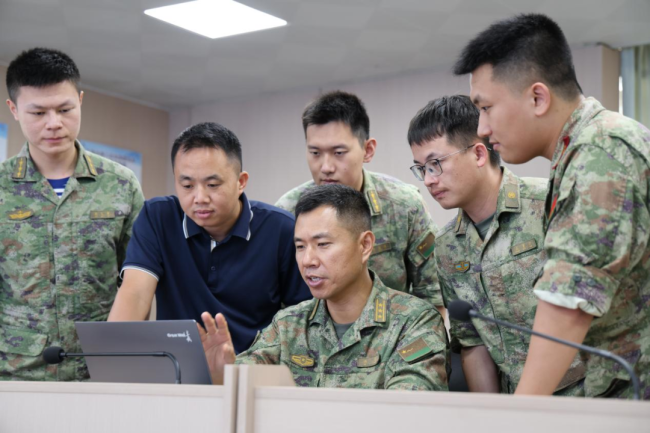 军官谢亮用25年将千里边防刻进心里 守护边疆的无悔青春