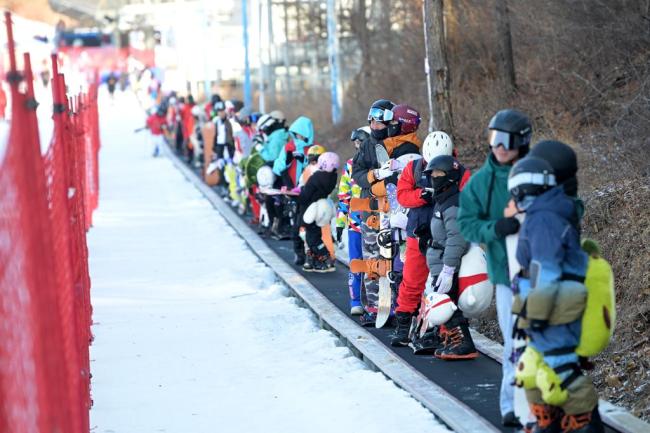 吉林新疆开启“雪假”