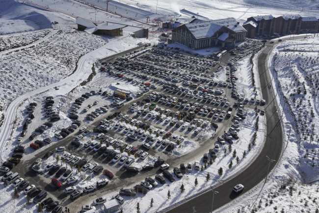 吉林新疆开启“雪假” 冰雪乐趣点燃冬日热情