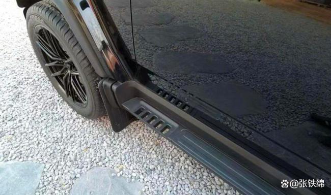 北京越野BJ81曝光，外观很方正硬朗，对开式后尾门 背挂胎 全新硬派SUV即将登场