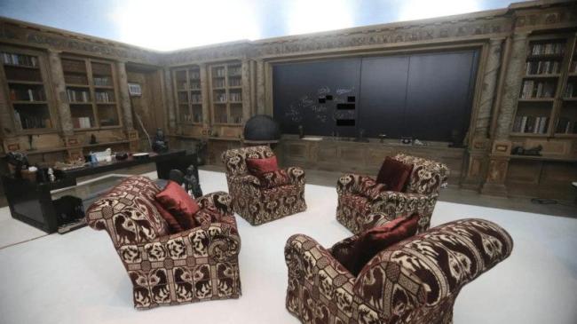 牙科椅、面具墻……“蘿莉島”房間內部陳設首曝光