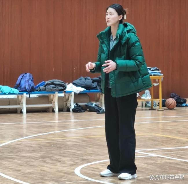 女排二传重磅更新,名将退役,新星上位,变革在即——张籽萱与刁琳宇的动态