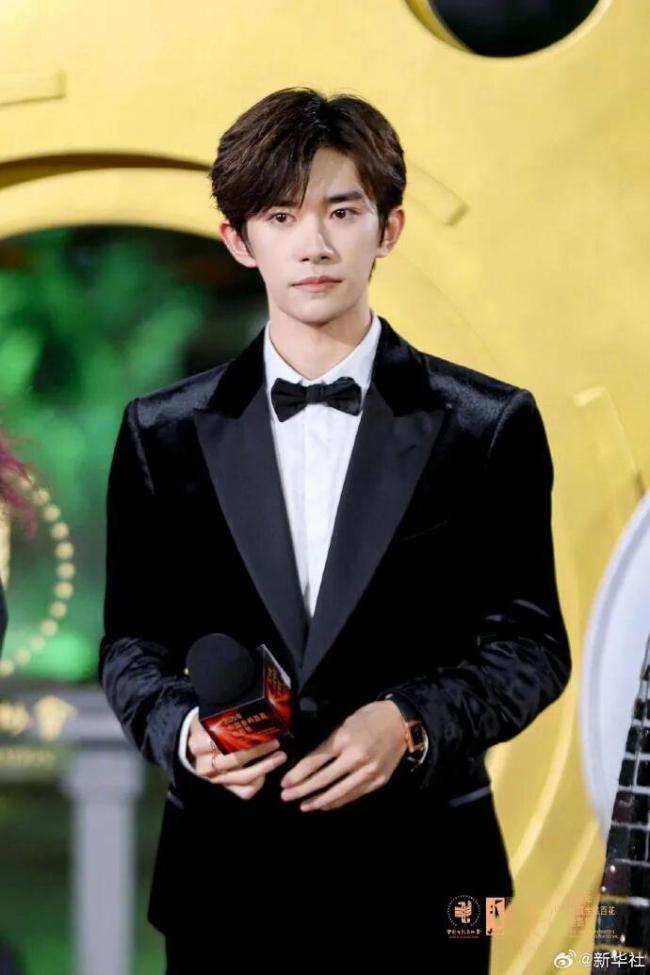 易烊千玺因身体原因终止进组安排 高强度行程致健康受损