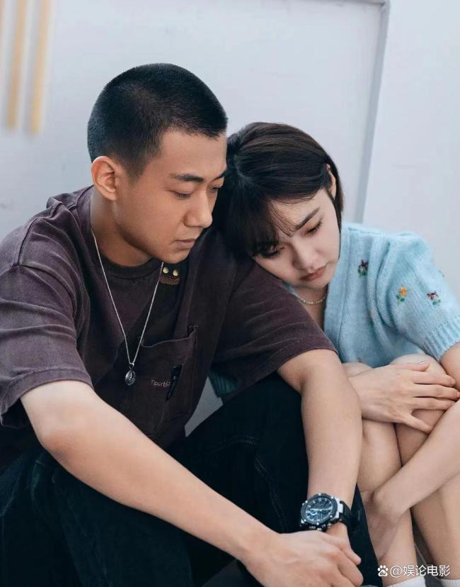 张佳宁疑有新恋情 路边与男子对峙 情感纠葛再起波澜