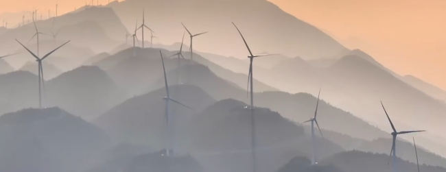 金凤山风车轻旋云海间似水墨丹青 江山如画!