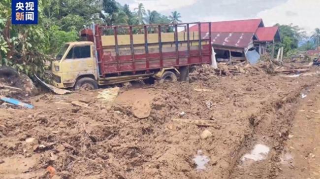 印尼洪灾波及50个城市和地区 753人遇难搜救紧张进行