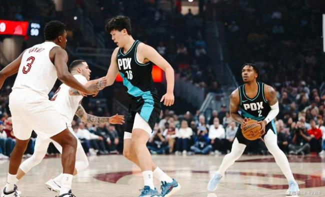 杨瀚森打破得分荒，上场如同走形式主帅遭炮轰 进步明显未获重用