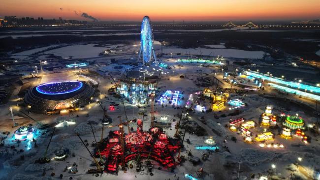 哈尔滨冰雪大世界火热建设中 规模创历届之最