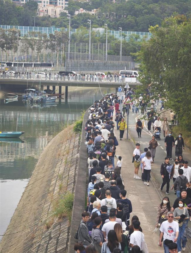 大火后的香港宏福苑 社区互助与重建希望