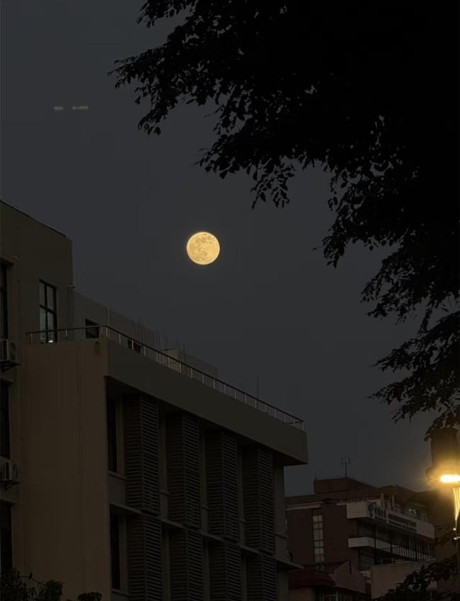 今年最后一次超級(jí)月亮看了嗎？