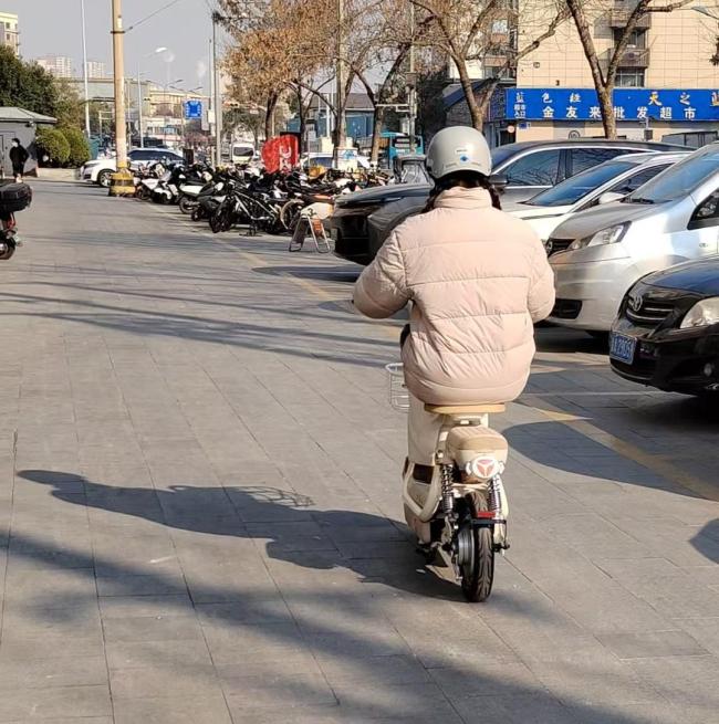 济南多家电动车门店新车不多价格略高 市场观望态度明显