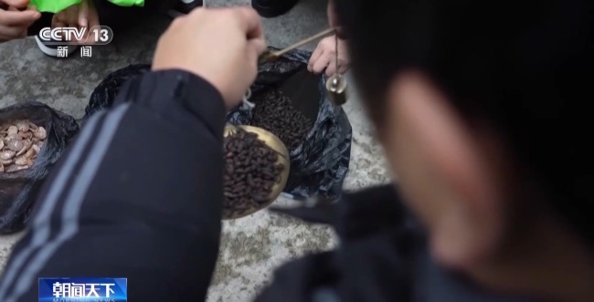 骗子包装神药精准收割老年人，专挑中老年人下手