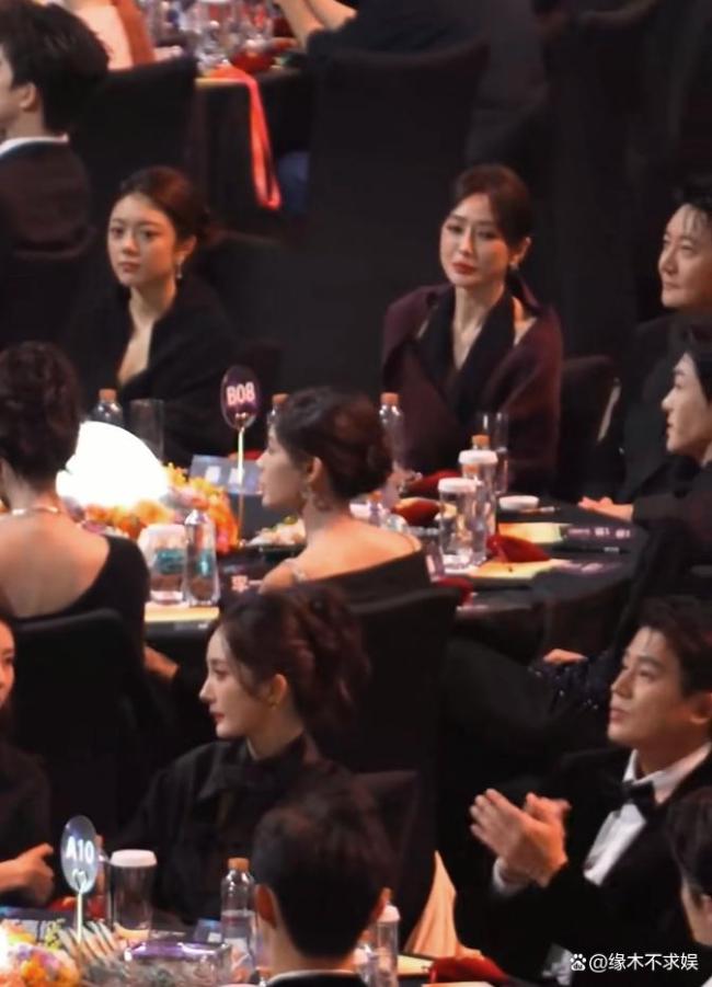 杨幂魏大勋秦岚荒原同场 夙昔姐妹情今安在