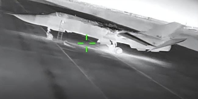 乌无人机击中俄罗斯一架苏-24战机 乌方发布行动画面