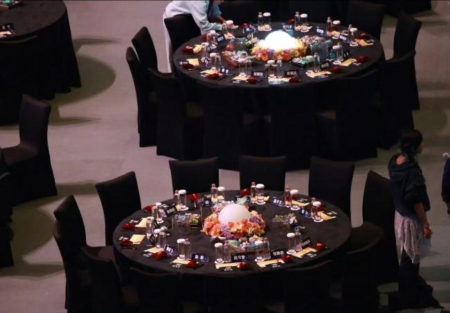 小酒窝尖叫之夜合影的明星 一线大牌齐亮相