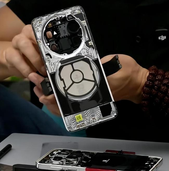 華為Mate80 Pro Max首拆曝工藝 全金屬機(jī)身工藝突圍