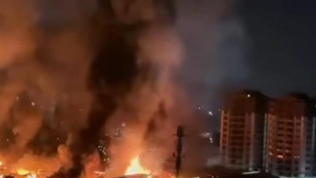 云南一处烟花爆竹仓库突发大火 多部门联动成功扑救