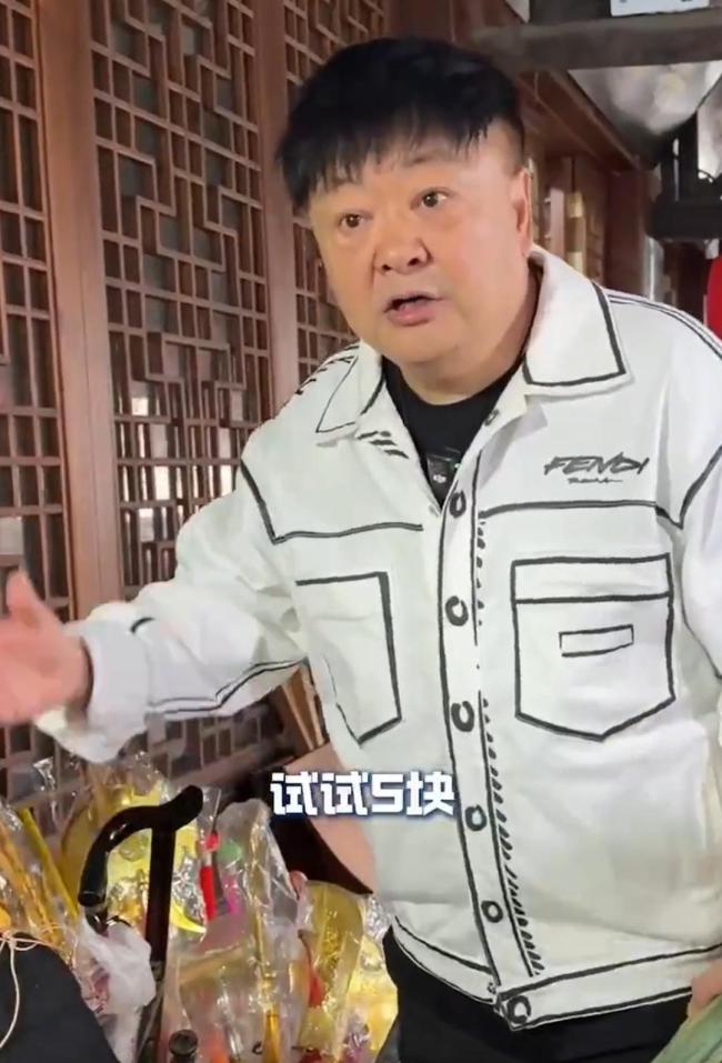 洪劍濤致歉：不知烏氈帽材質不易清理 試戴收費引發(fā)爭議