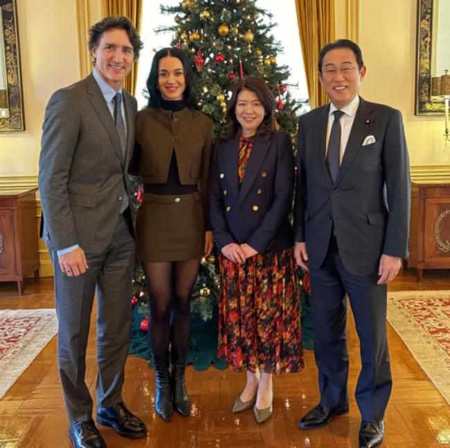 水果姐官宣与特鲁多恋情 甜蜜合影公开