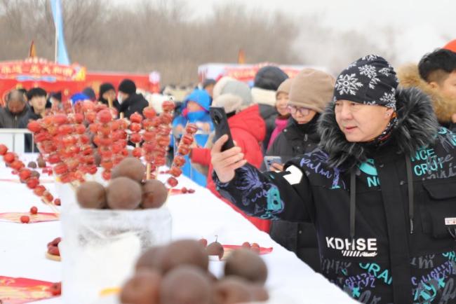 你的爾濱冰雪季冰塊正在開(kāi)采 采冰節(jié)拉開(kāi)冬日文旅盛宴