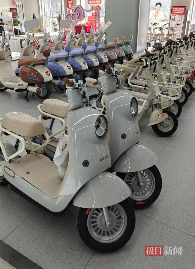 雅迪爭(zhēng)議電動(dòng)車仍有門店在出售 線上線下銷售情況不一